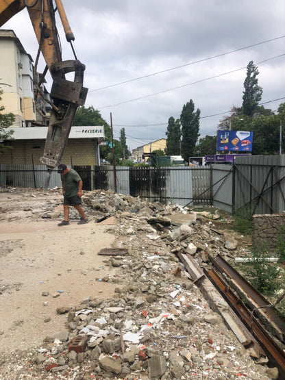 Prestam servicii de excavare, efectuam lucrari de terasament, evacuam deseuri de constructie ,pamint