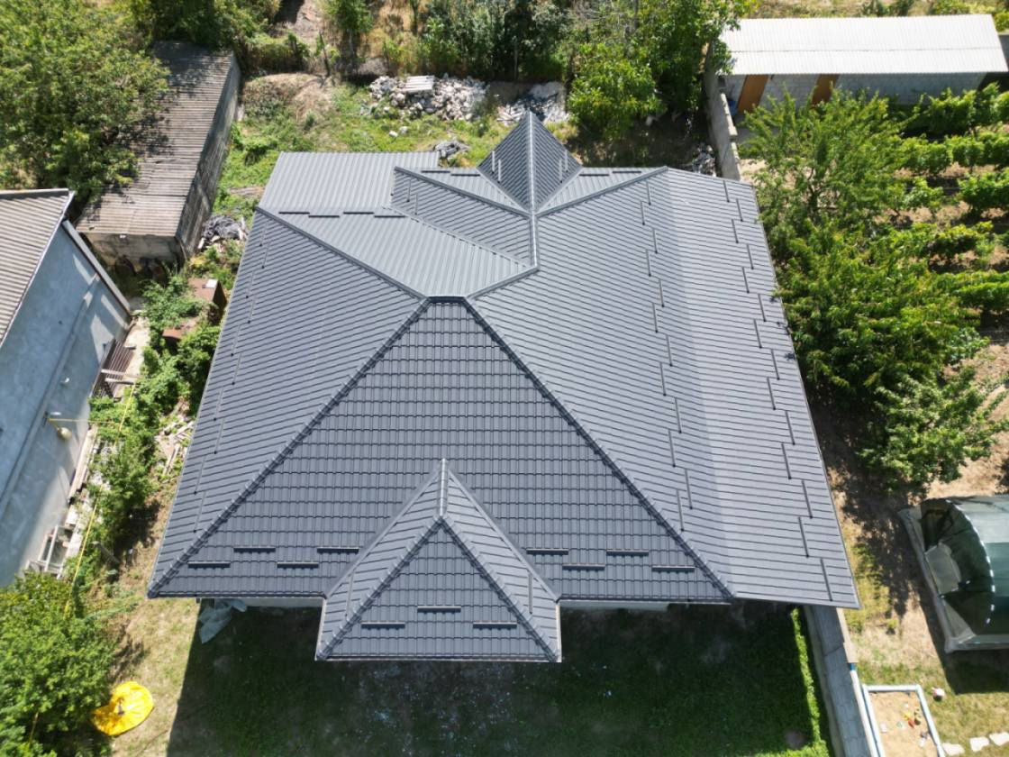 Meșteri acoperișuri - Montaj Tigla Metalica