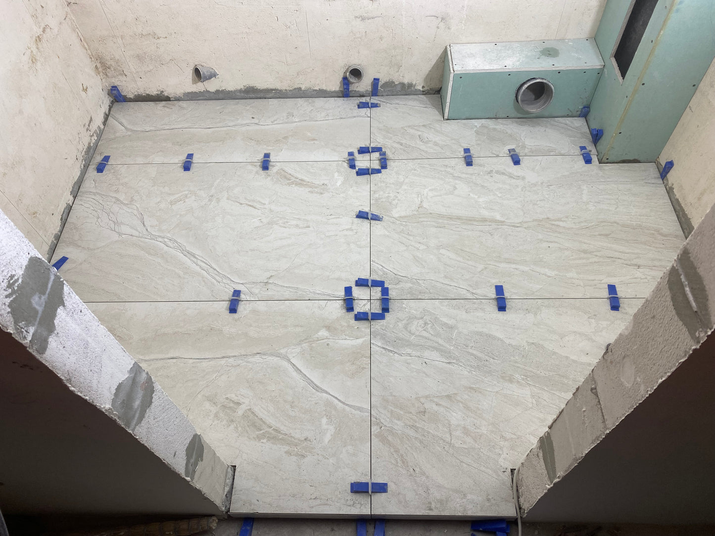 🔧 Montaj profesional de gresie și faianță