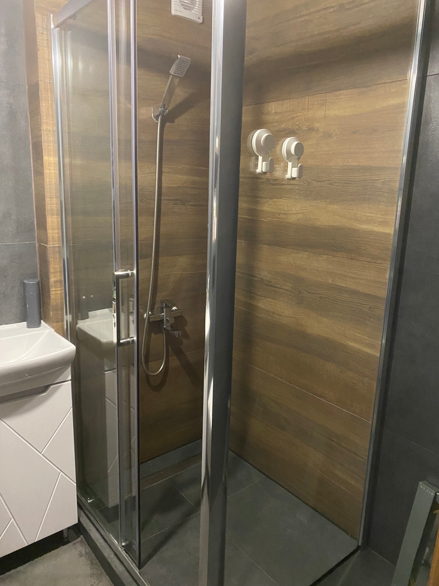 🔧 Montaj profesional de gresie și faianță