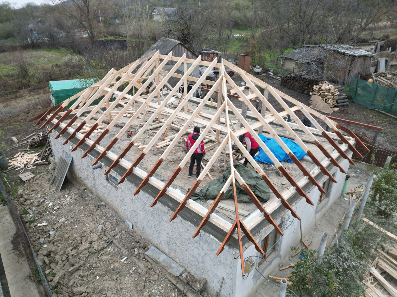 Meșteri acoperișuri - Montaj Tigla Metalica