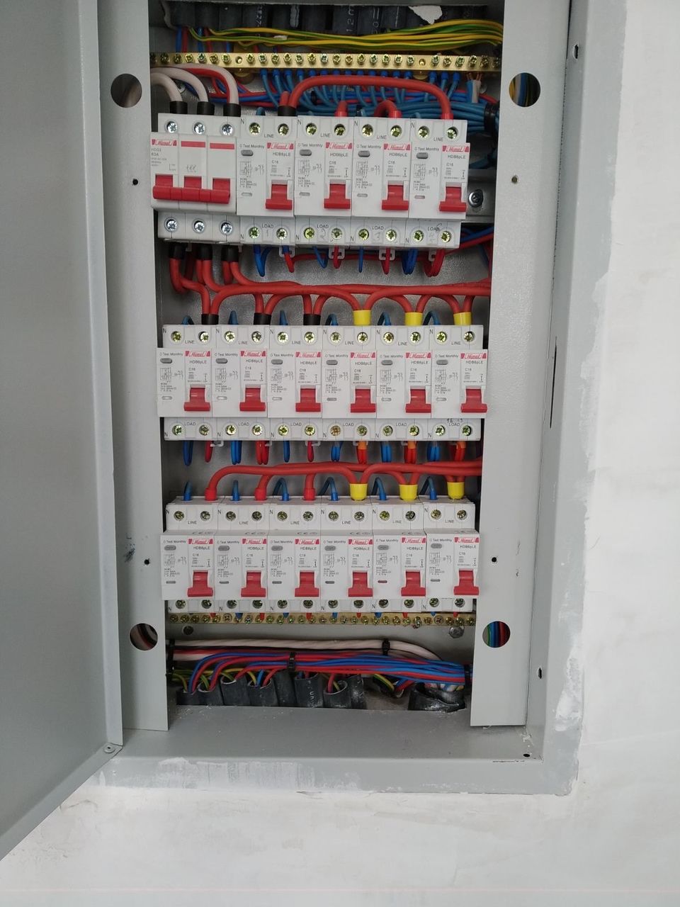 Servicii de montare a rețelelor electrice
