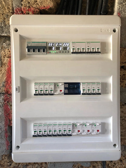 Electrician profesional cu experiență și certificat